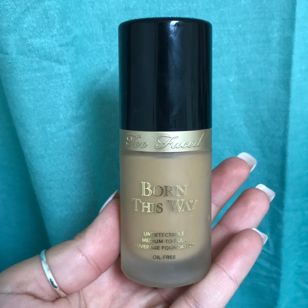 Too Faced: Born this way foundation